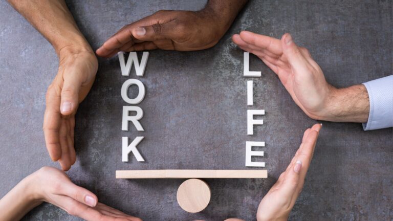 Mengatur waktu kerja dan istirahat sebagai cara menjaga work life balance